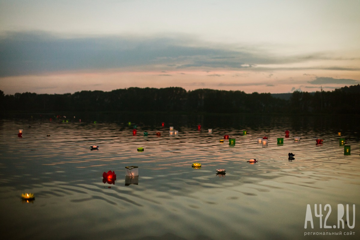 Фестиваль водных фонариков: огненное шоу и немного романтики