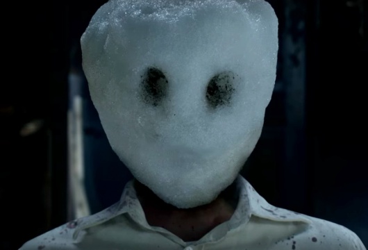 Майкл Фассбендер выслеживает маньяка в трейлере фильма «Снеговик» (видео)