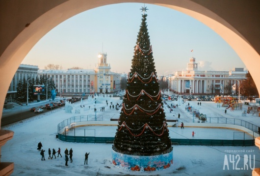 Новогодняя ярмарка на площади Советов