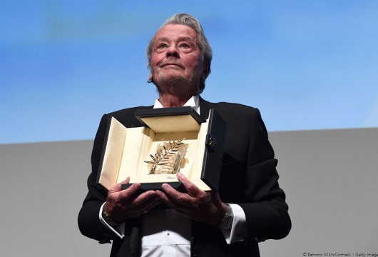 Ален Делон получил Золотую пальмовую ветвь Каннского кинофестиваля