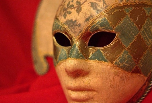 Выставка интерьерных и карнавальных масок